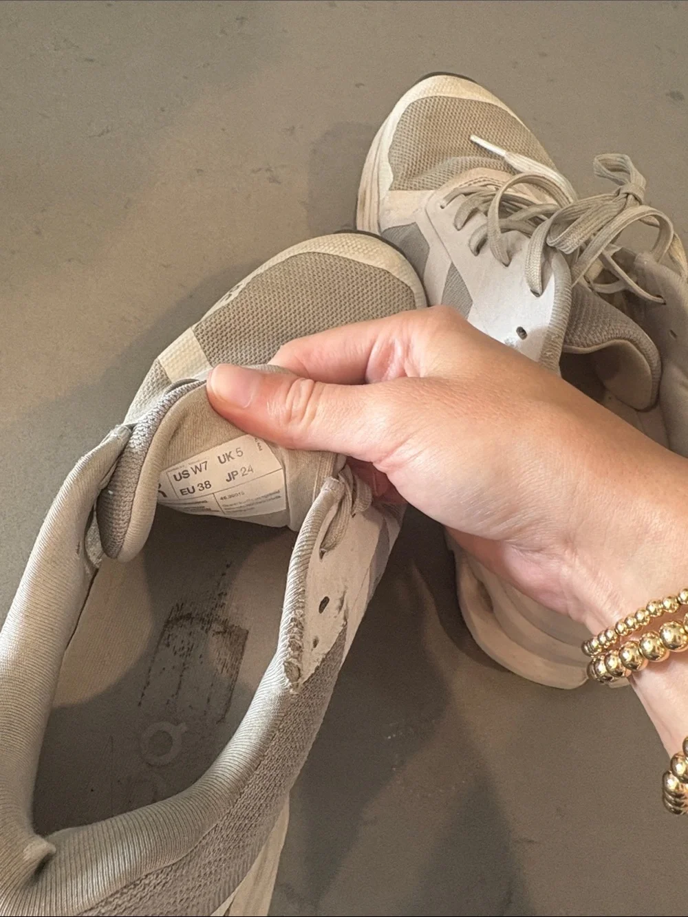 On Cloud White & Gray Sneakers 7